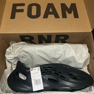 YEEZY FOAM RUNNERS ONYX HP8739